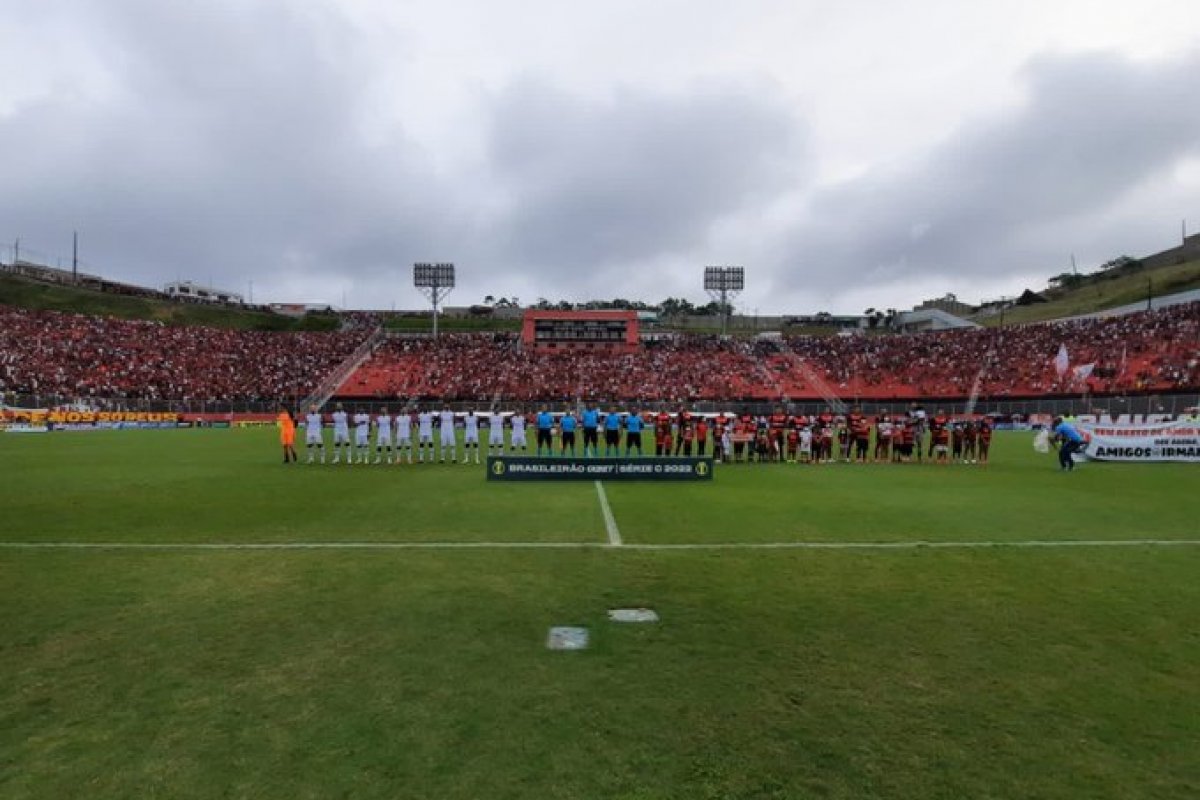 Vídeo: Vitória bate o Figueirense no Barradão e se aproxima de volta à Série B; confira o gol do jogo