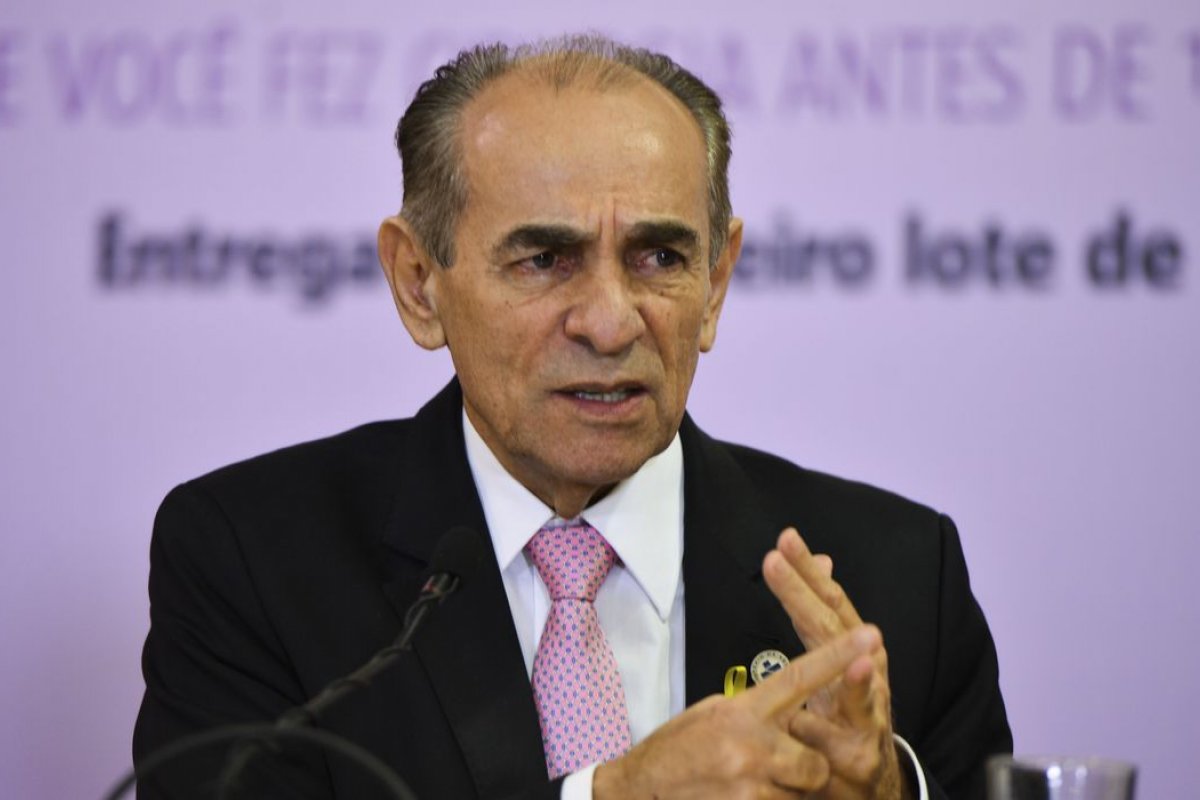 Relator do Orçamento quer propor PEC para viabilizar piso nacional da enfermagem