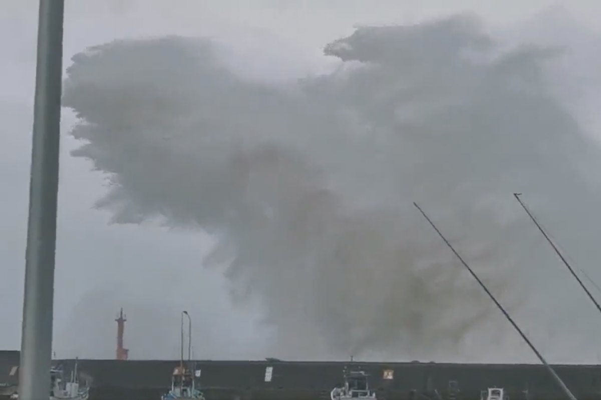 Tufão Nanmadol deixa dois mortos e interrompe serviços no Japão