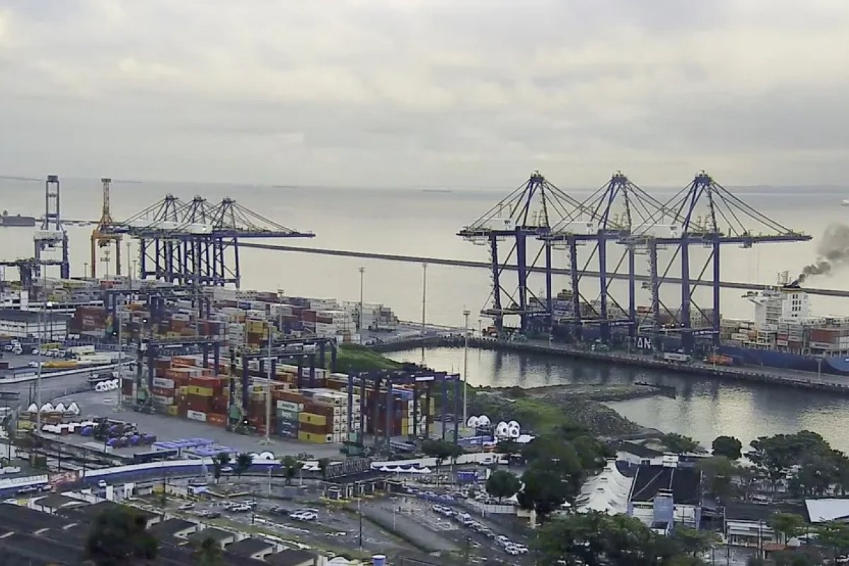 PF cumpre mandados de prisão em operação contra tráfico internacional de drogas no Porto de Salvador