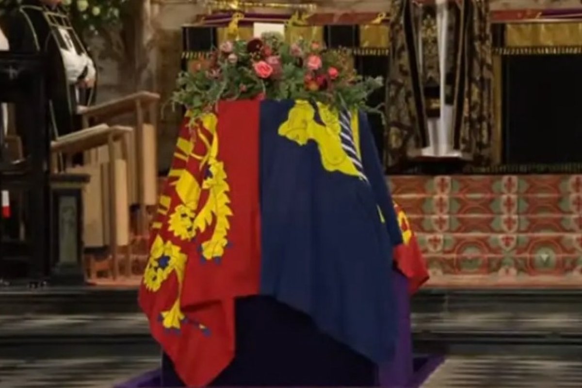 Velório da rainha Elizabeth II contou com cerca de 250 mil pessoas, aponta estimativa