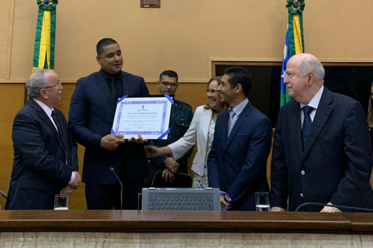 Xanddy recebe Título de Cidadão Sergipano