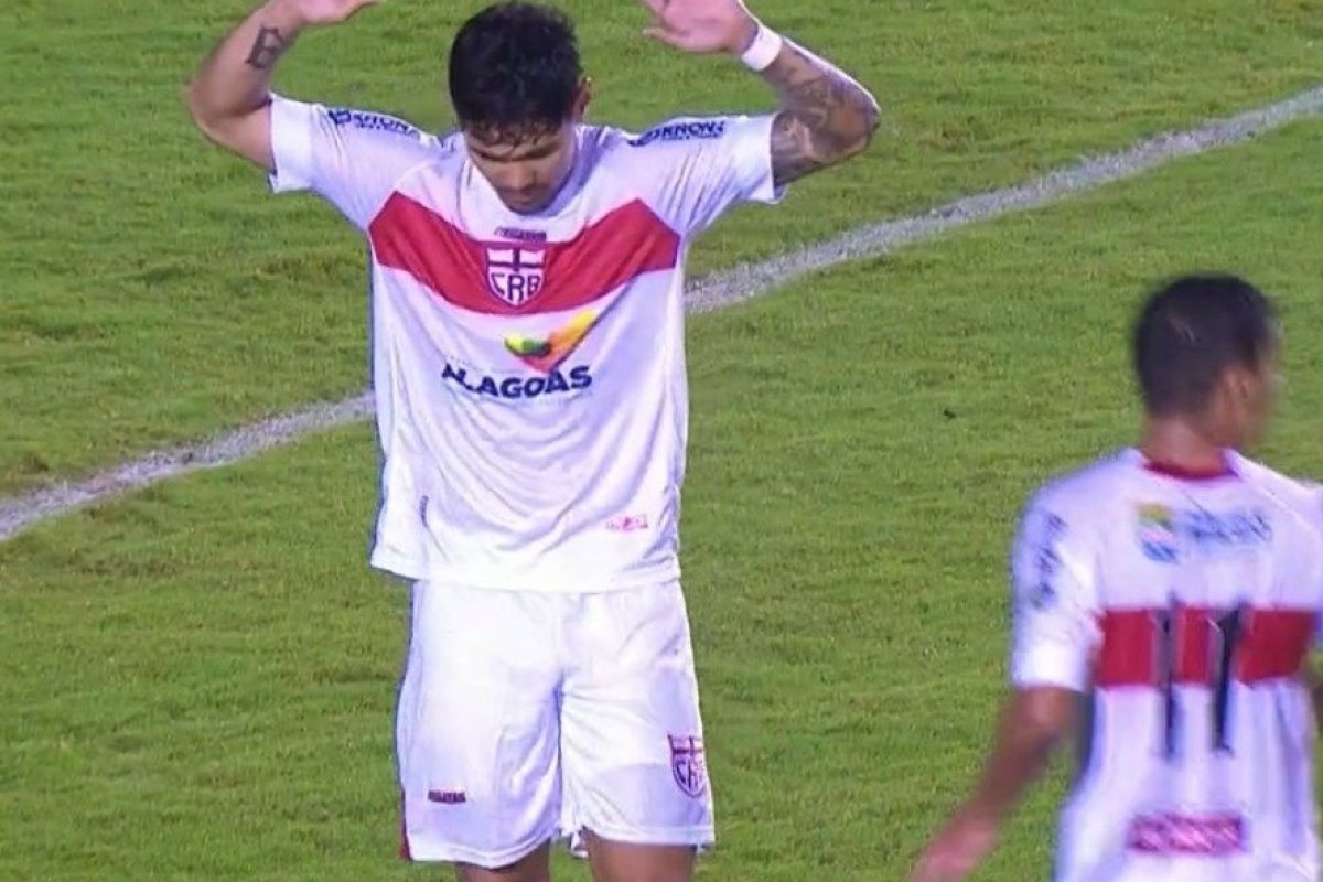 Vitória empata com CRB e perde chance de selar permanência na Série B