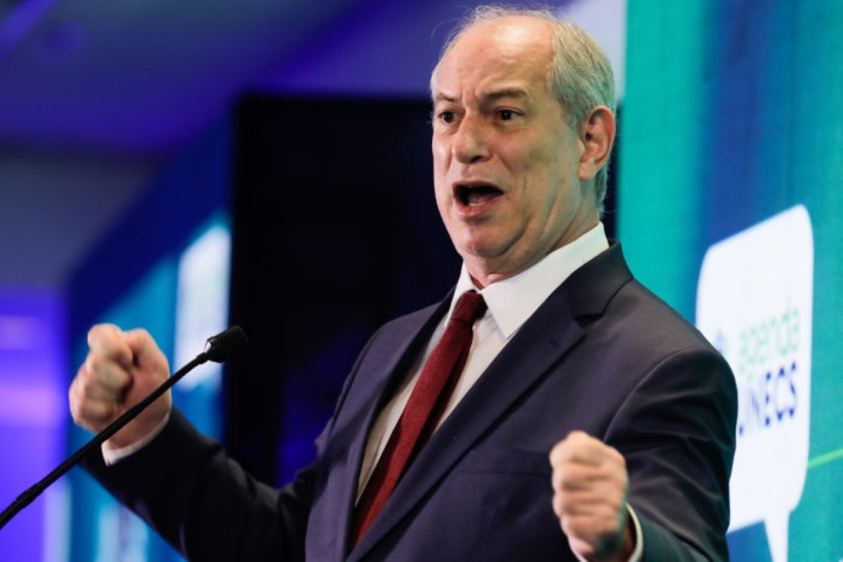 “A minha dúvida é se vou ganhar no primeiro turno ou não", diz Ciro Gomes em evento