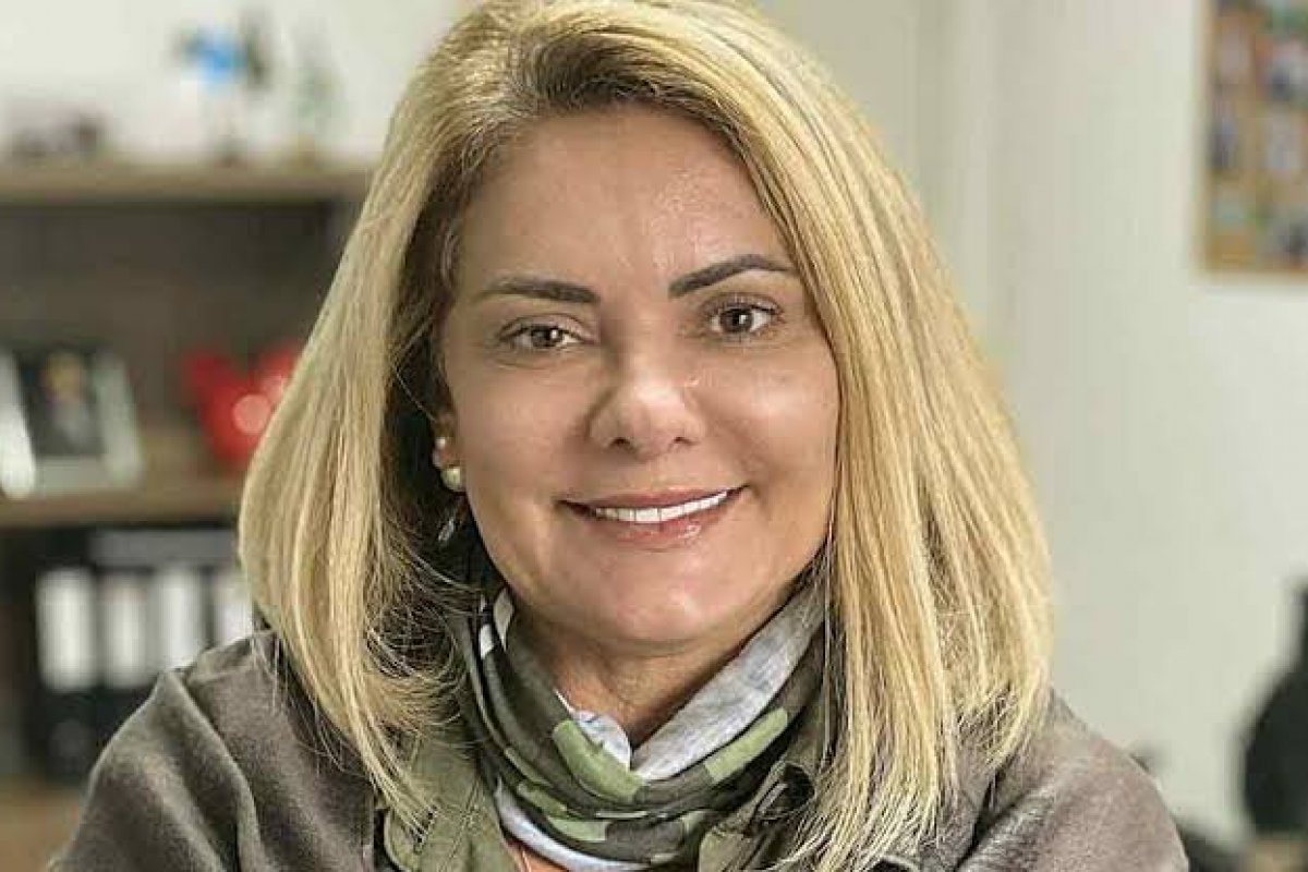 Polícia aponta que ex-mulher de Bolsonaro movimentou mais de 9 milhões entre 2019 e 2022