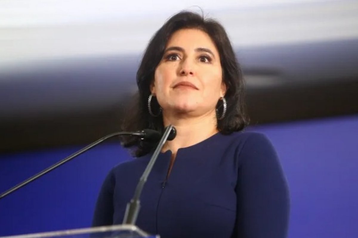 Simone Tebet registra ação no TSE contra propagandas de Lula e Bolsonaro com imagem de santa católica