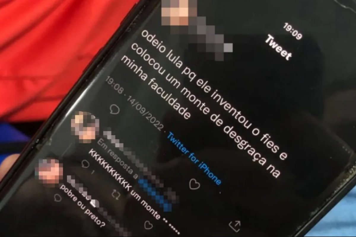 Faculdade particular de Feira de Santana expulsa aluna após publicação racista em rede social