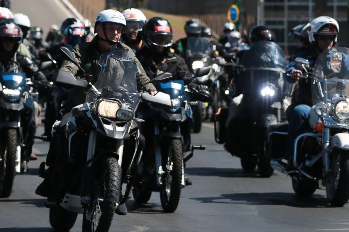 Bolsonaro vai promover “grande motociata” na véspera das eleições