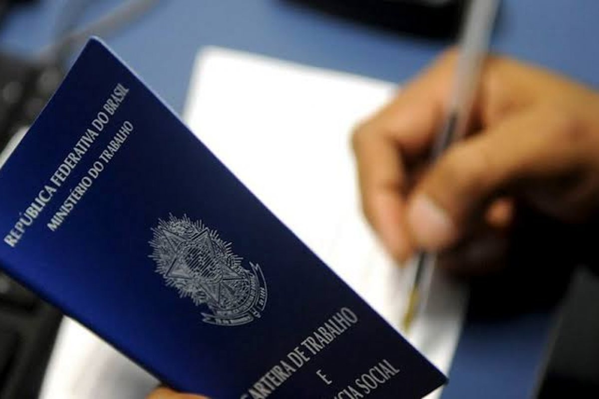 Desemprego no Brasil recua 3,9% em julho e é menor taxa para o mês desde 2015