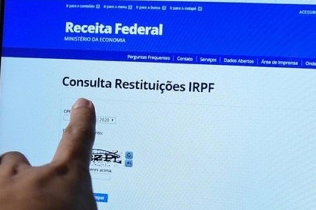Receita deve liberar consultas ao último lote de restituição nesta sexta-feira (23)
