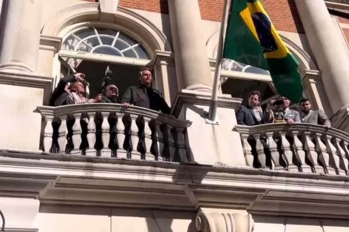TSE confirma decisão que proíbe Bolsonaro de usar discurso na embaixada brasileira em Londres em campanha eleitoral