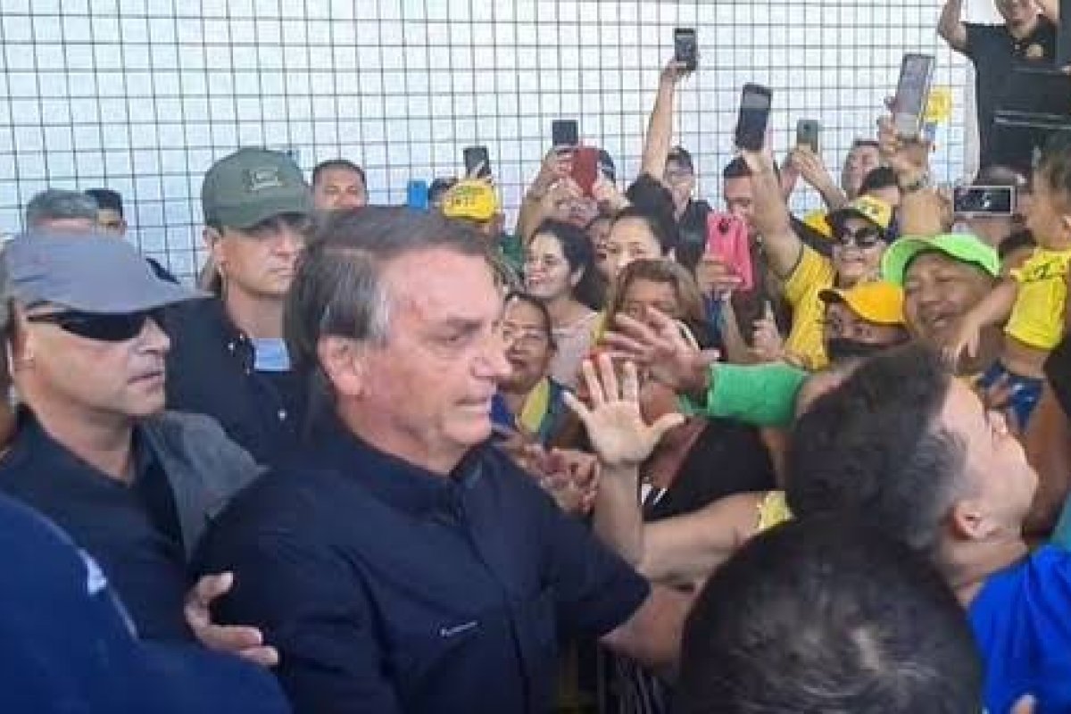 Bolsonaro critica Lula novamente durante comício em Belém