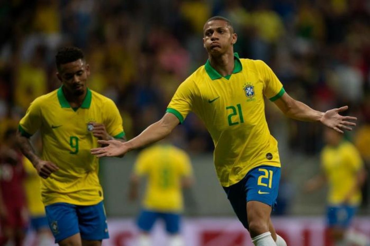 Richarlison brilha e Brasil vence Catar em amistoso; Neymar sai machucado e preocupa