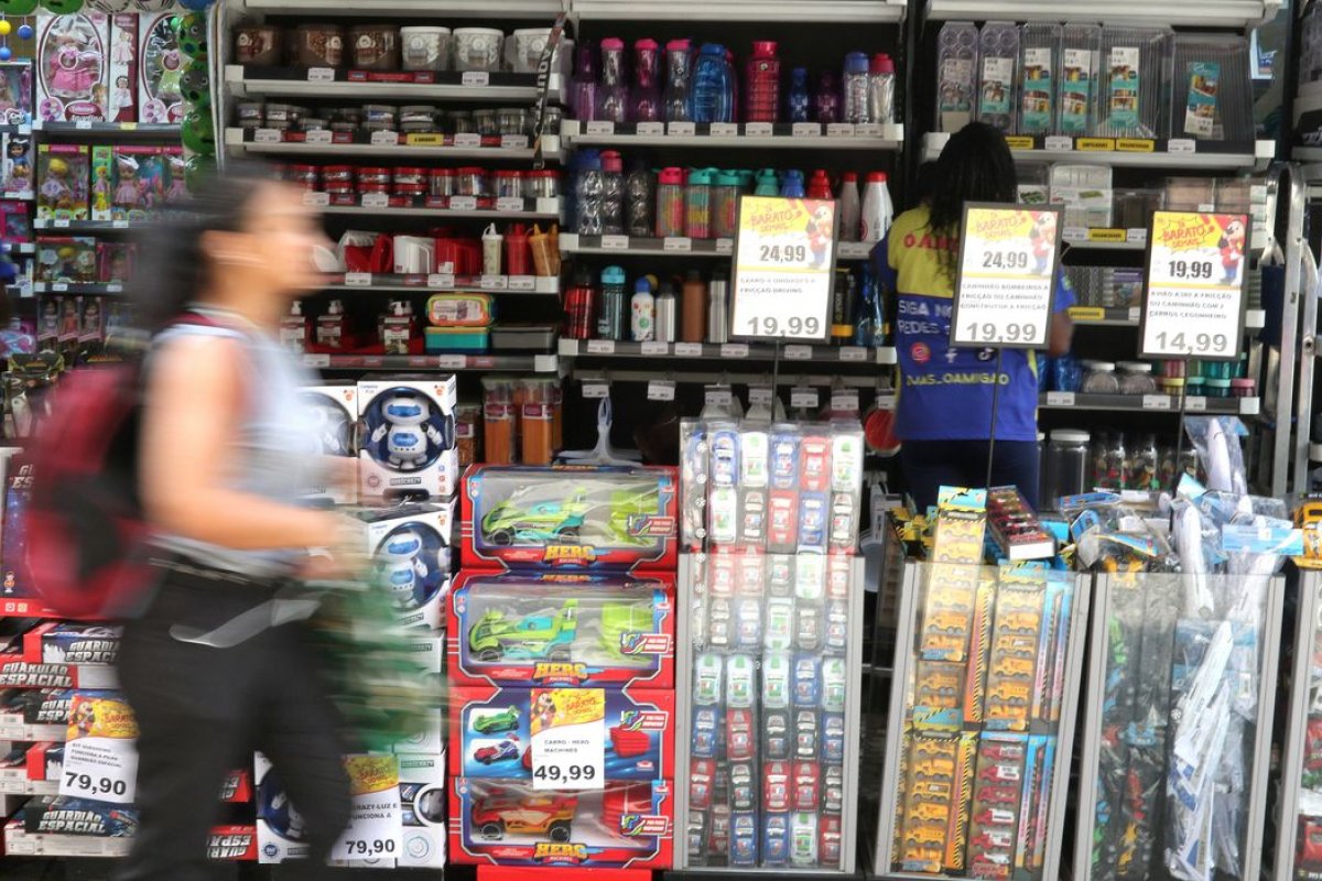 Intenção de consumo das famílias brasileiras cresce 1,4% em setembro, aponta CNC