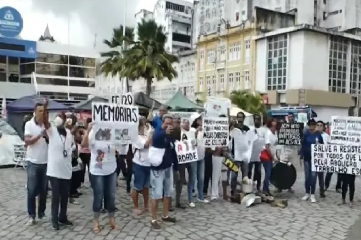Salvador: servidores fazem protesto na prefeitura afirmam que estão parados na fila de aposentadoria