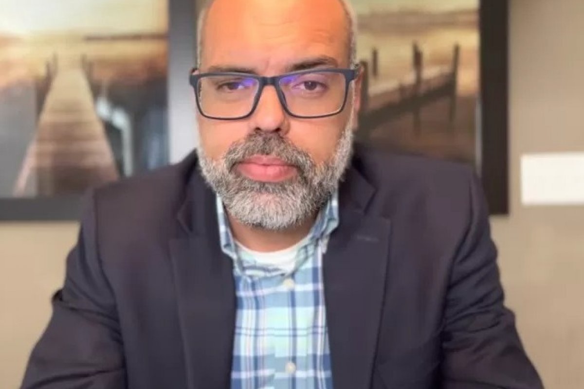 Supremo mantém bloqueadas contas bancárias e redes sociais de Allan dos Santos