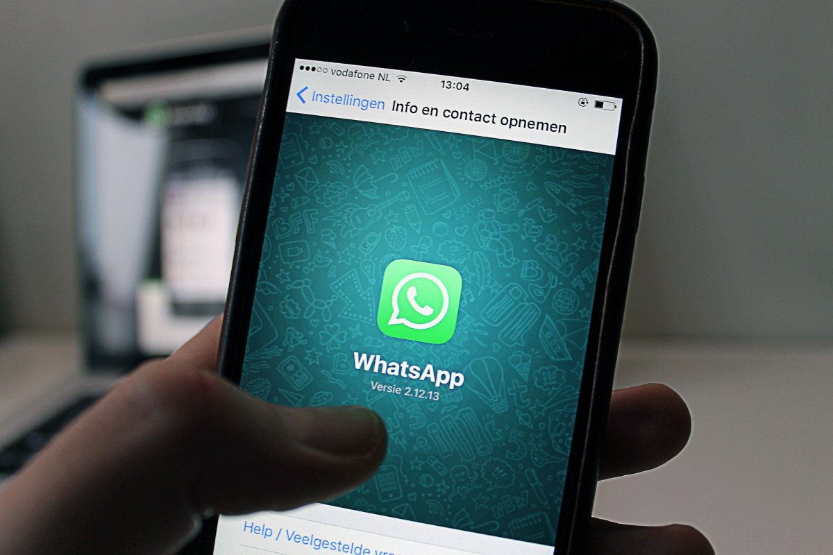 Mais da metade dos brasileiros acredita nas notícias que recebem pelo WhatsApp, revela pesquisa