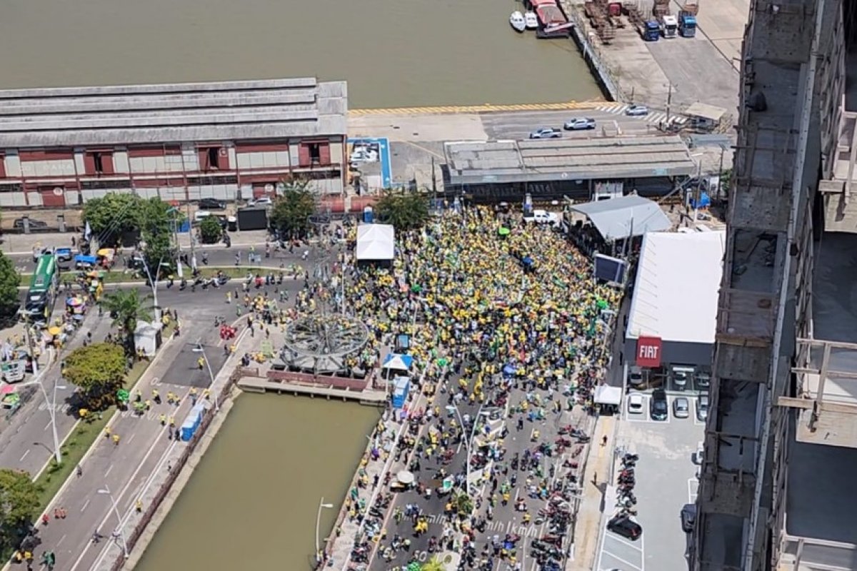 Vídeo: Bolsonaro faz ato de campanha em Belém e reúne grande número de apoiadores