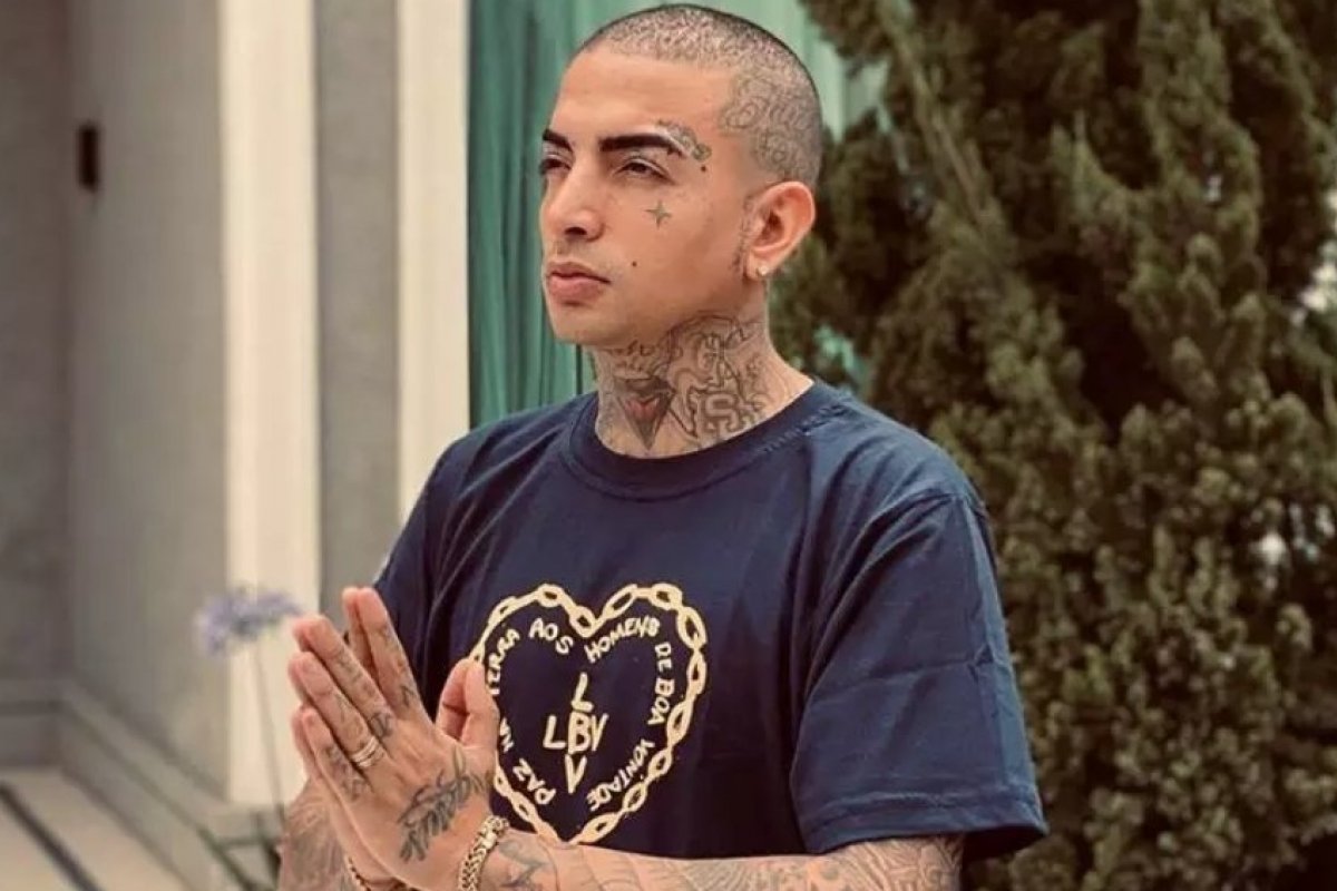 MC Guimê se batiza em igreja evangélica