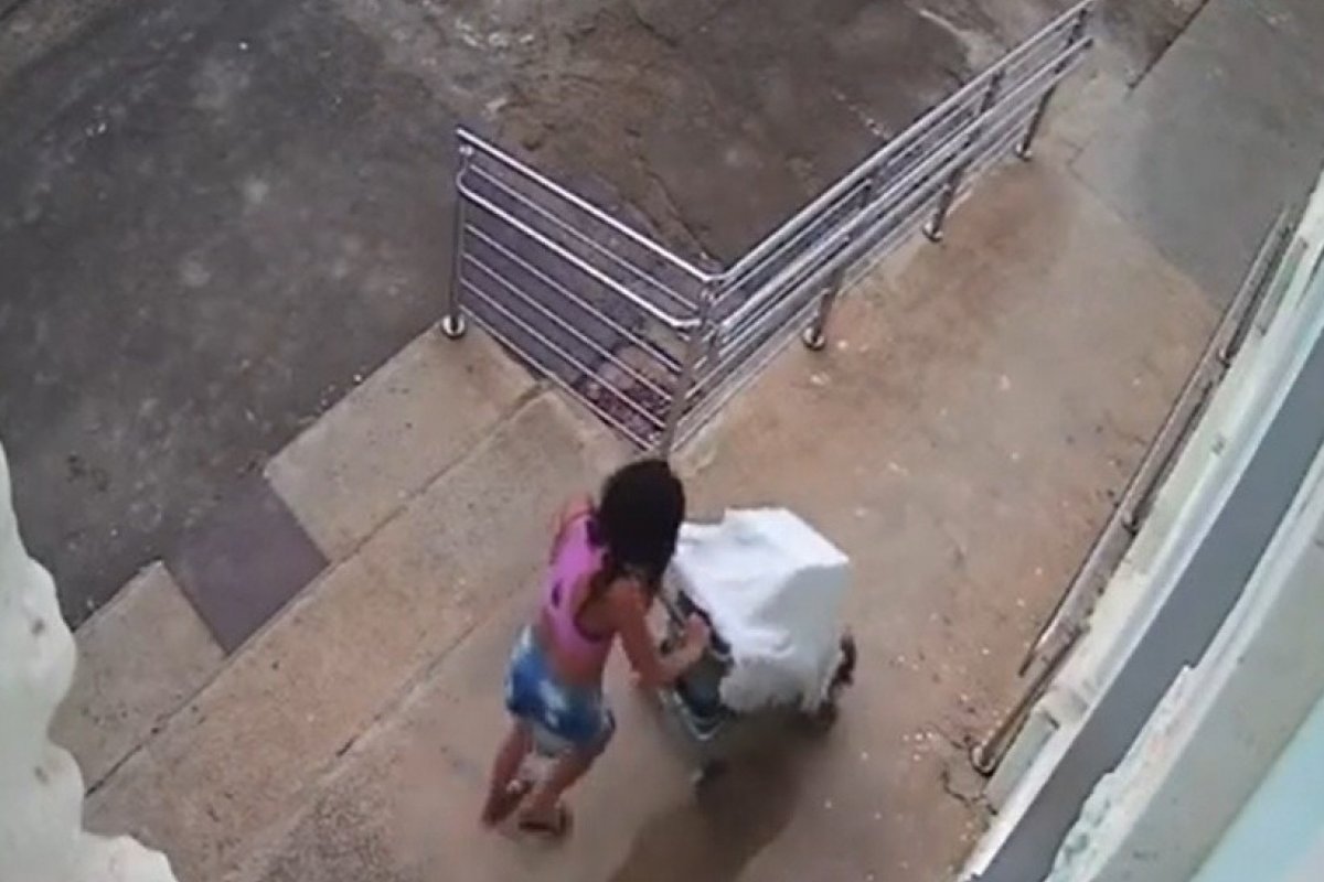 Ladrões roubam sacrário de igreja e escondem em carrinho de bebê