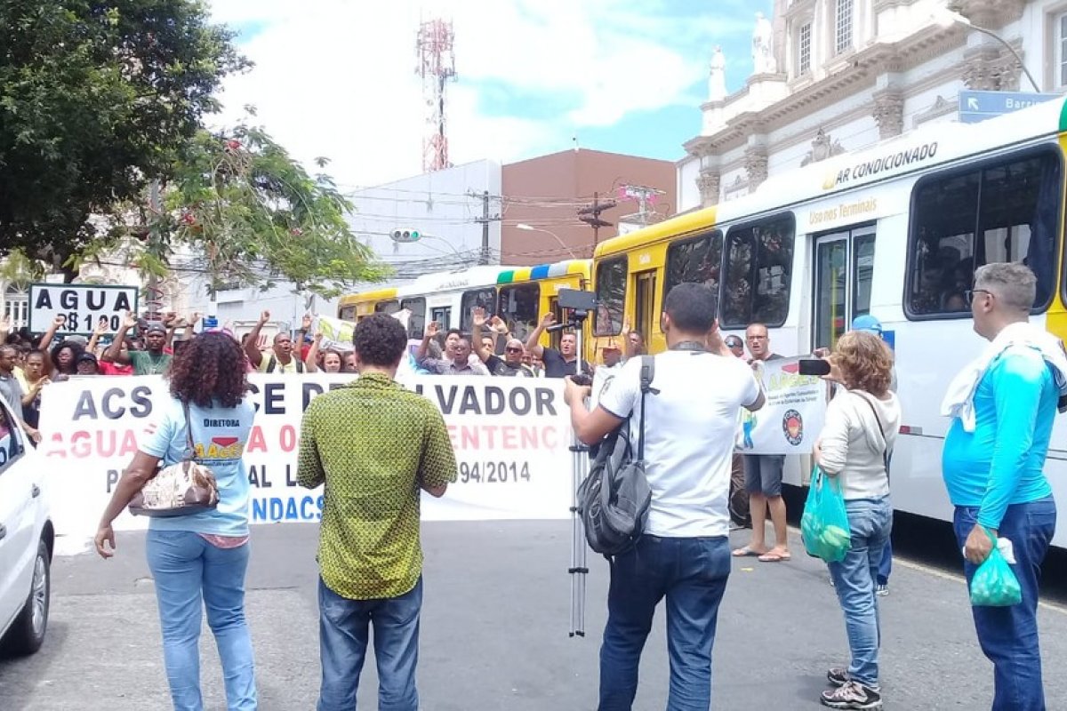 Agentes de saúde e endemias fazem protesto na Piedade