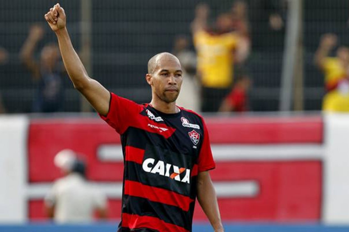 Em busca pelo acesso, Vitória enfrenta o Paysandu neste sábado (24) em Belém (PA)