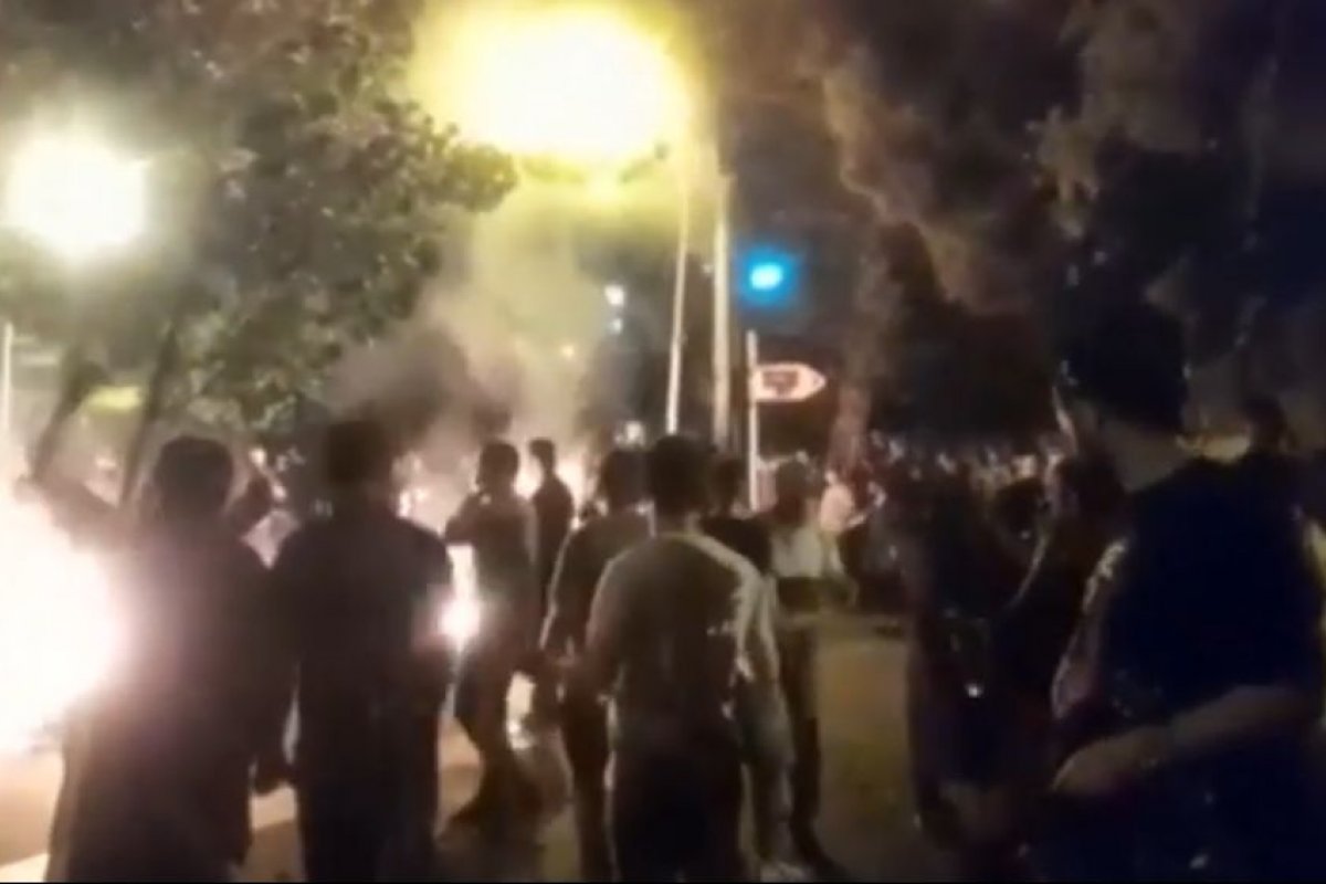 Polícia iraniana detém cerca de 700 manifestantes, incluindo 60 mulheres