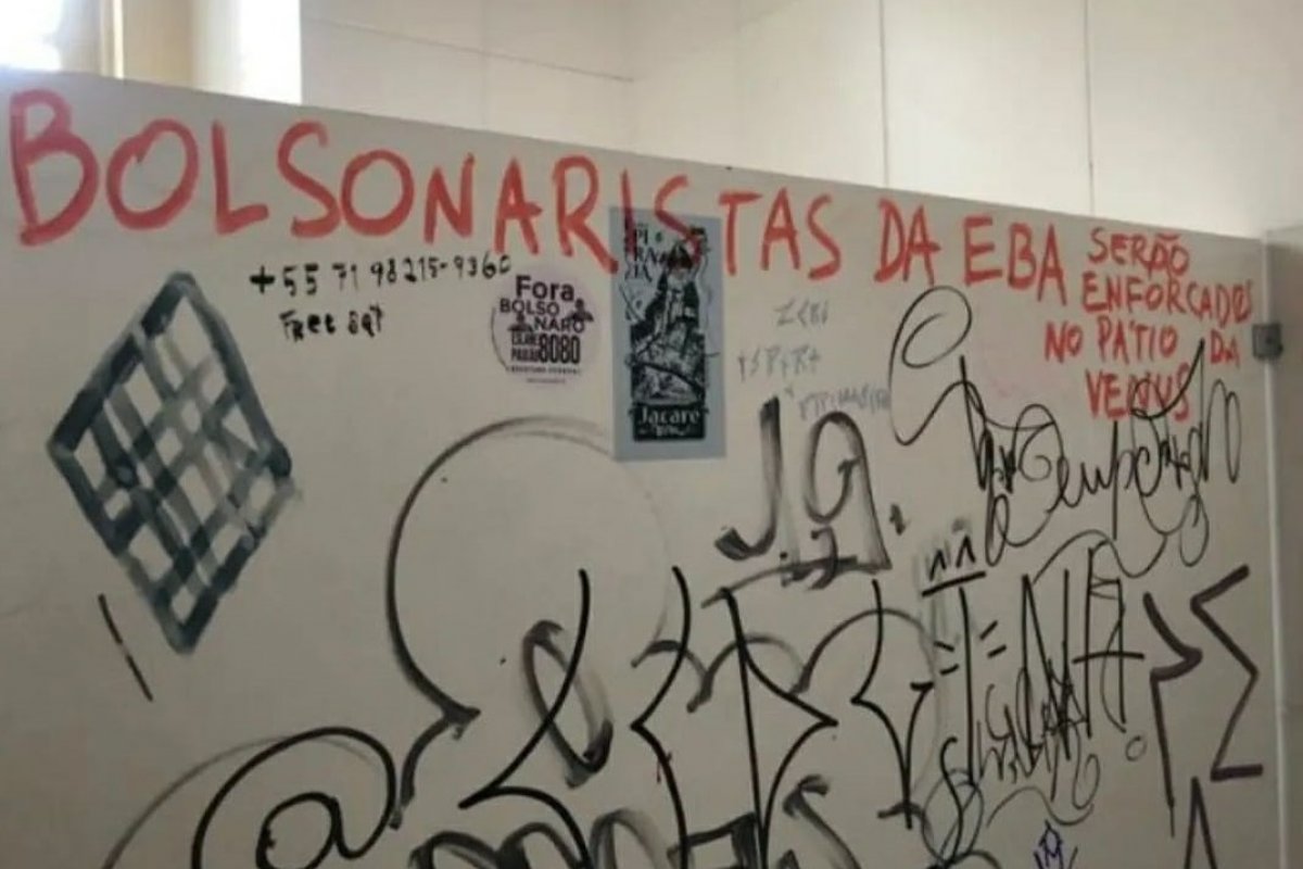 Mural da EBA é pichado com ameaça a apoiadores de Bolsonaro