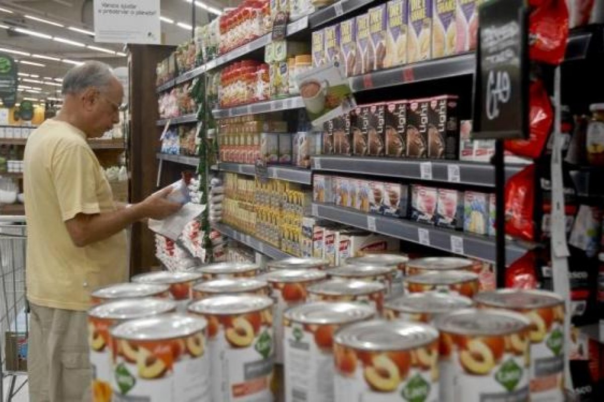 Novas regras para rotulagem de alimentos embalados entram em vigor no próximo mês