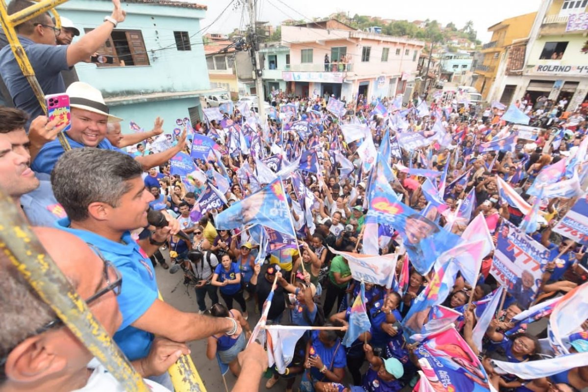 ‘Se depender dessa cidade, a Bahia é 44’, diz ACM Neto em carreata em Ilhéus