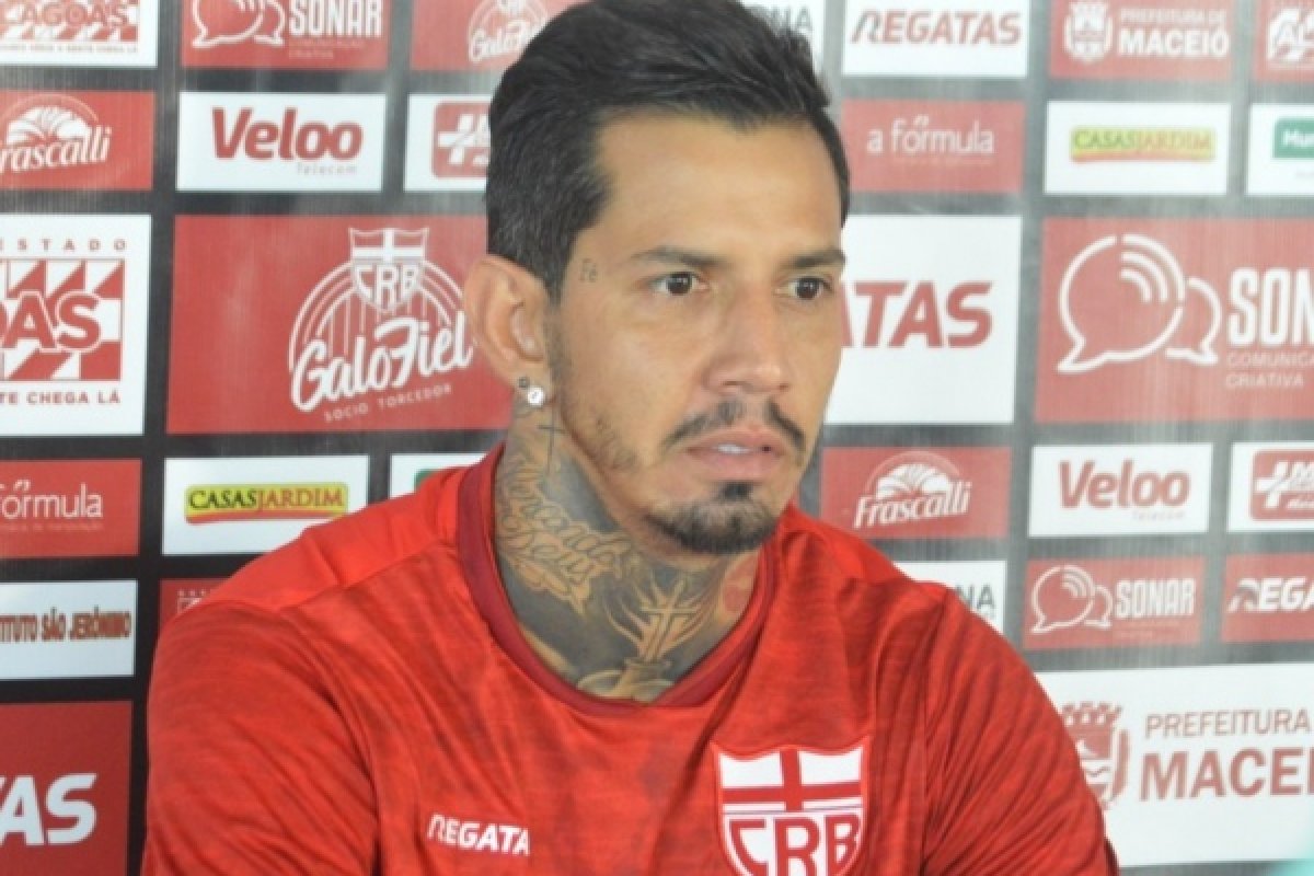 Victor Ramos se nega a assinar intimação por falta de pagamento de pensão