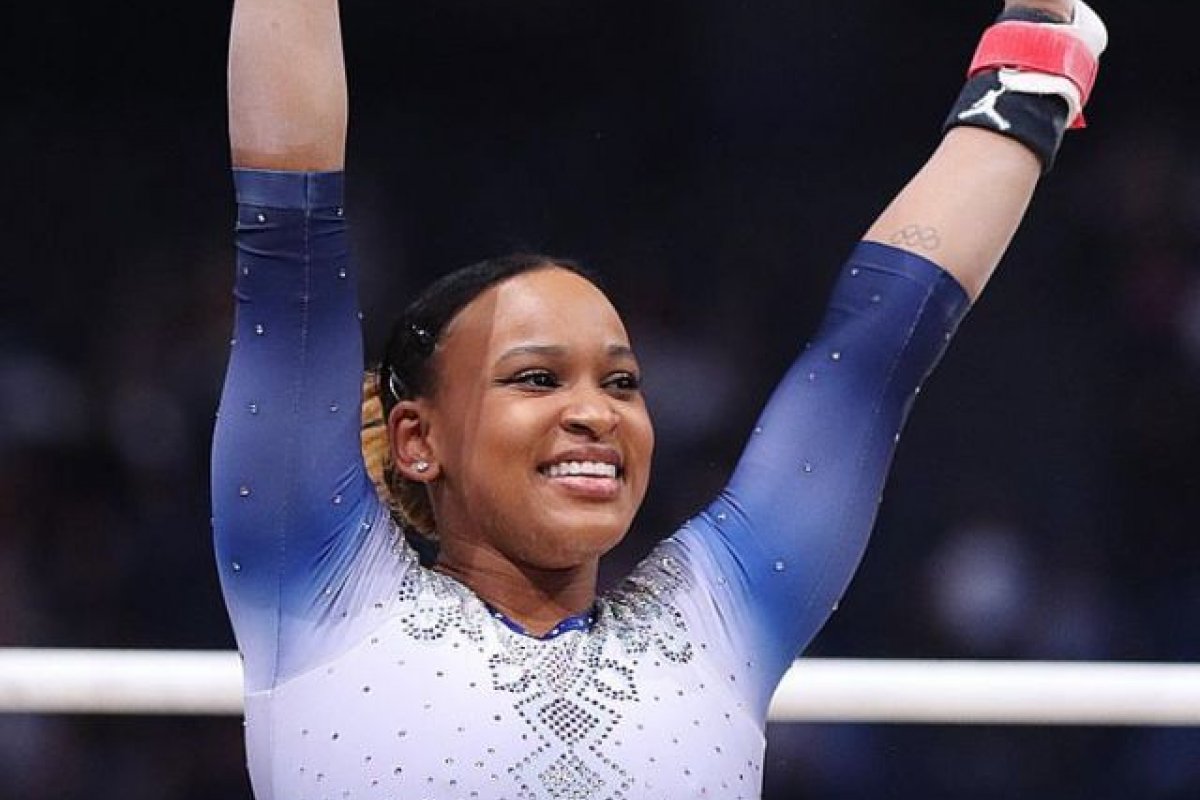 Vídeo: Rebeca Andrade conquista prata nas barras assimétricas na Copa do Mundo de Paris