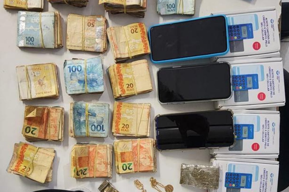 PM apreende maconha no bairro do Cabula, em Salvador