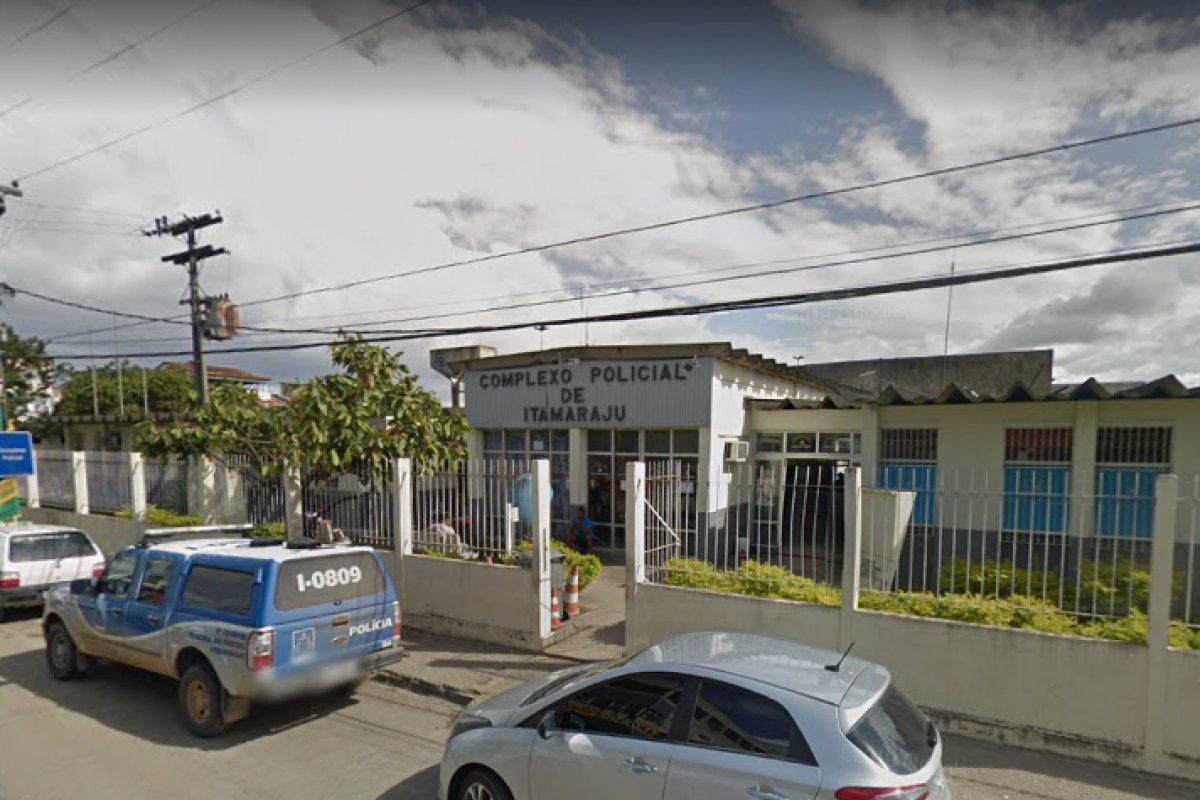 Idosa morre ao ser atingida por muro derrubado em batida de carro no extremo-sul da Bahia