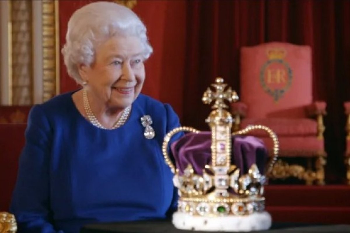 Nostradamus é o livro mais vendido no Reino Unido após previsão da morte da rainha Elizabeth II