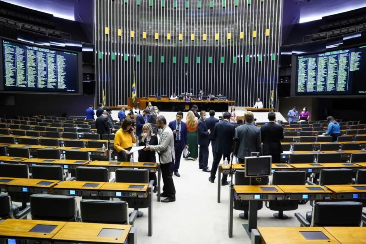 Um em cada dez deputados duplica patrimônio em 4 anos