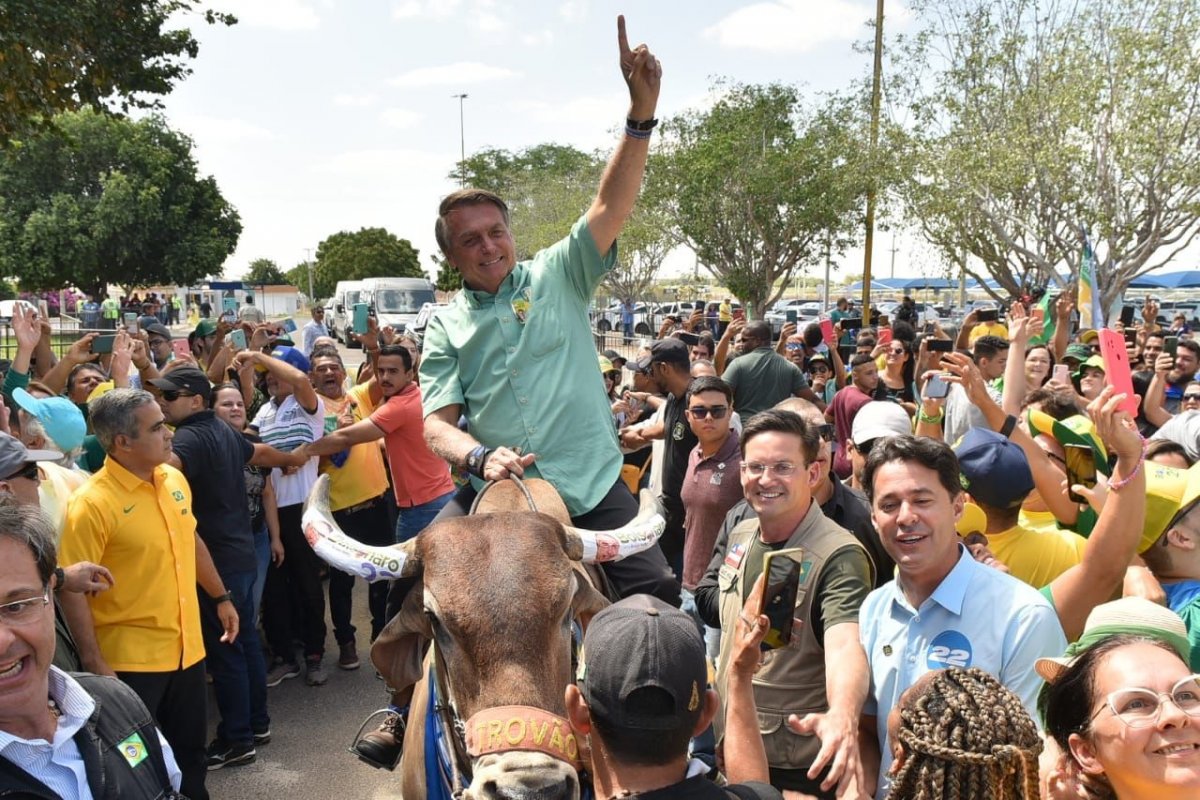 Candidatos João Roma e Raissa Soares recebem Bolsonaro em Petrolina