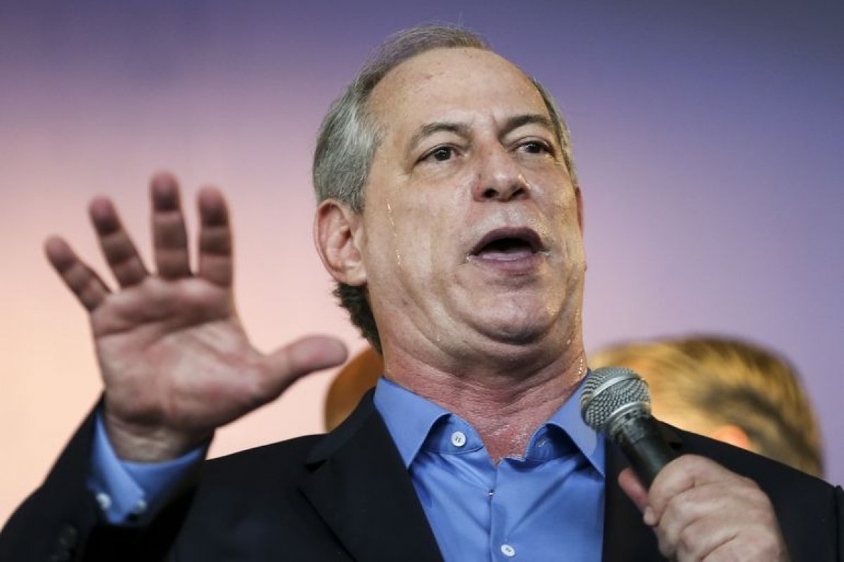 “Fascismo, comunismo, isso não bota comida no prato de ninguém”, diz Ciro Gomes