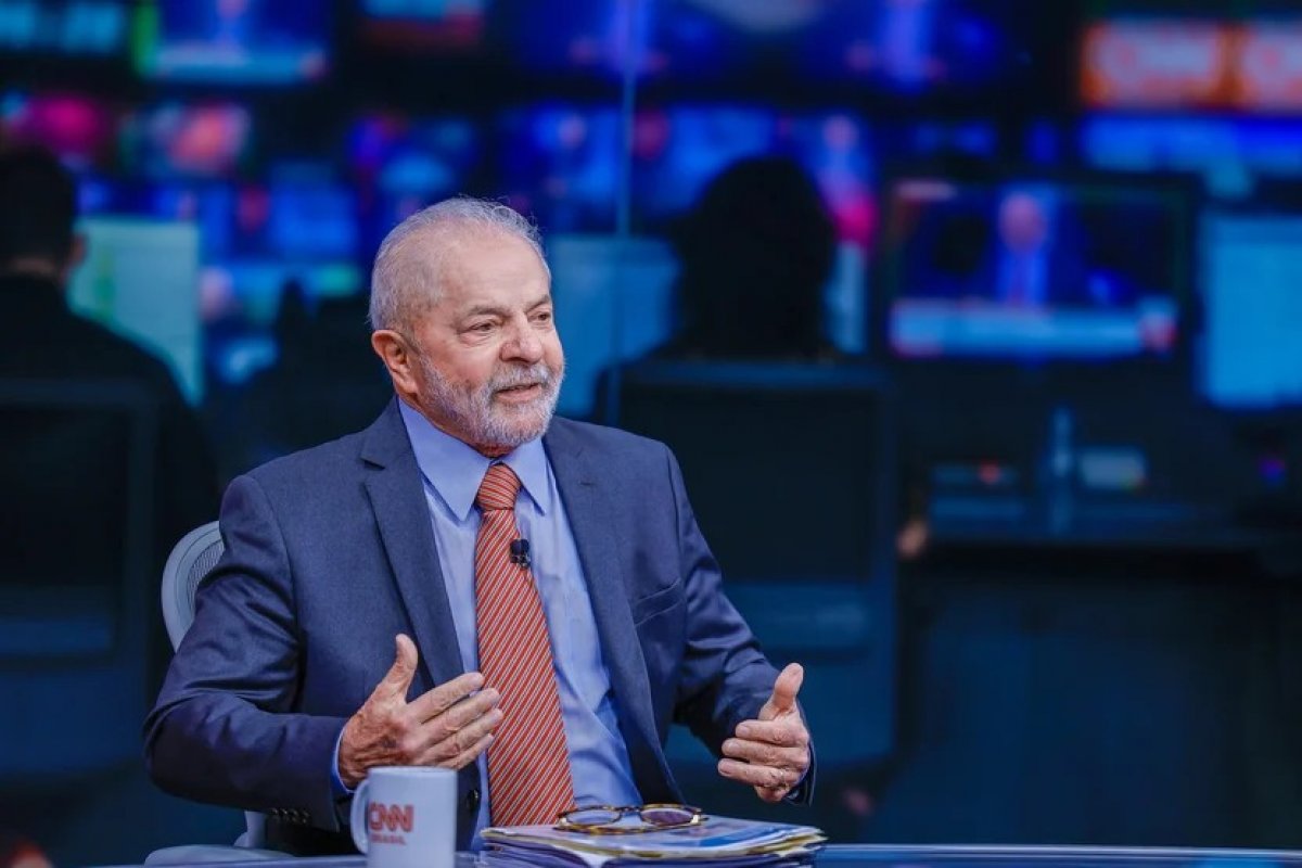 Em São Paulo, Lula diz que já andou armado para se proteger