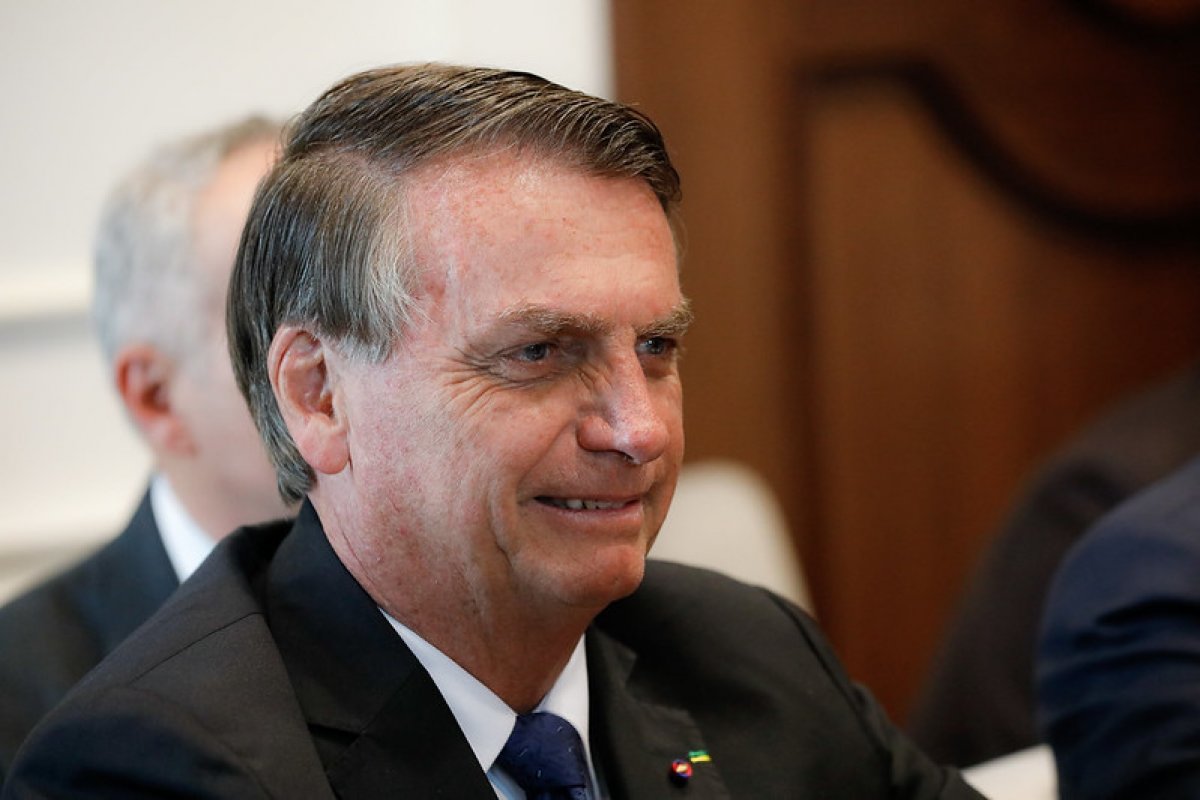 Projeto Comprova: tuíte engana ao indicar 17 como número de urna de Bolsonaro