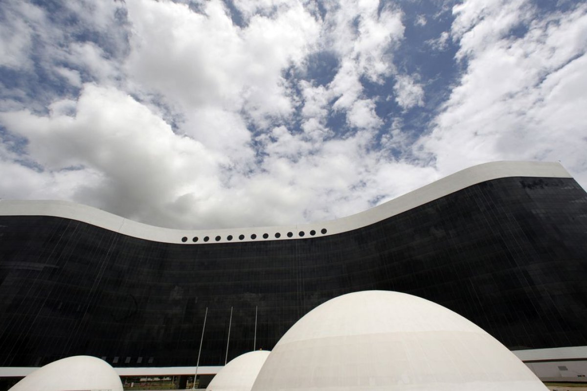 TSE mantém a proibição de imagens de viagens em campanha de reeleição