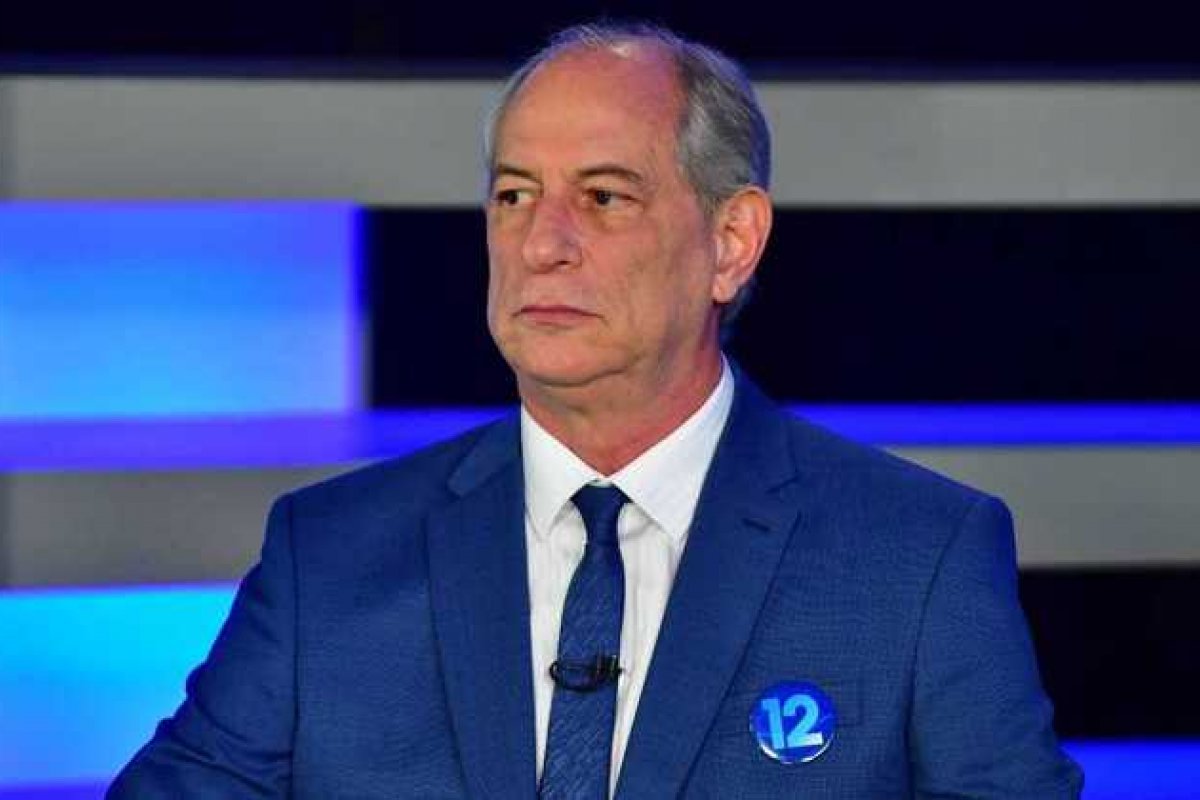 Ciro Gomes diz que vai revogar a flexibilização a armas e mudar o comando do Banco Central se eleito