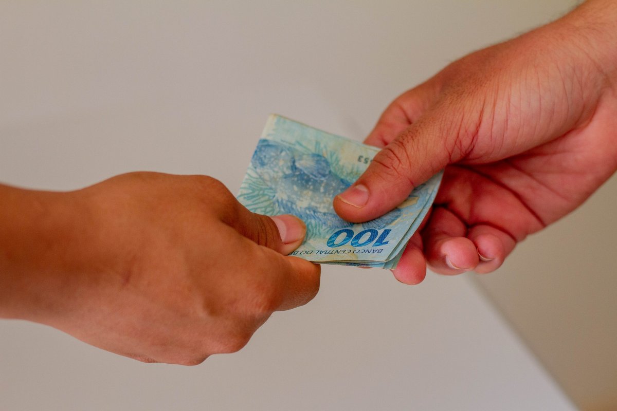 No Amazonas, PF prende pessoas em suposto esquema de compra de votos