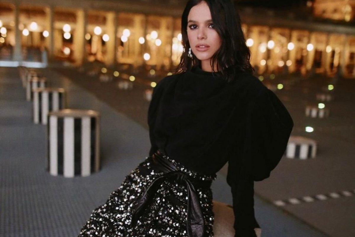 Tendência dos anos 80, mangas bufantes voltam à moda