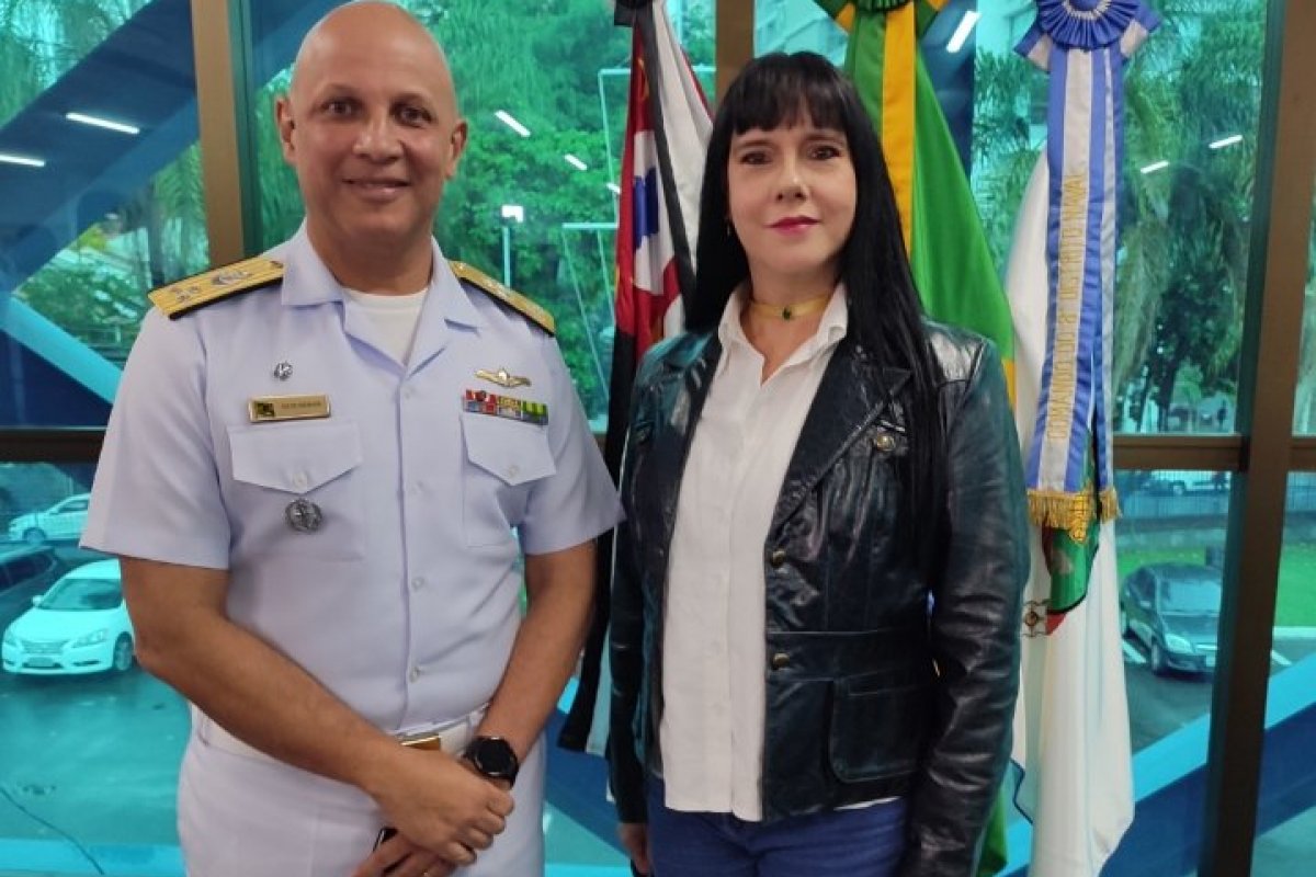 Ana Bittar participa da coletiva de imprensa no 8° Distrito Naval sobre o Salão de Belas Artes!