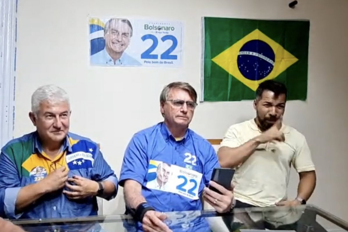 Bolsonaro diz que acionará as Forças Armadas contra seção que barrar o uso da camisa da seleção