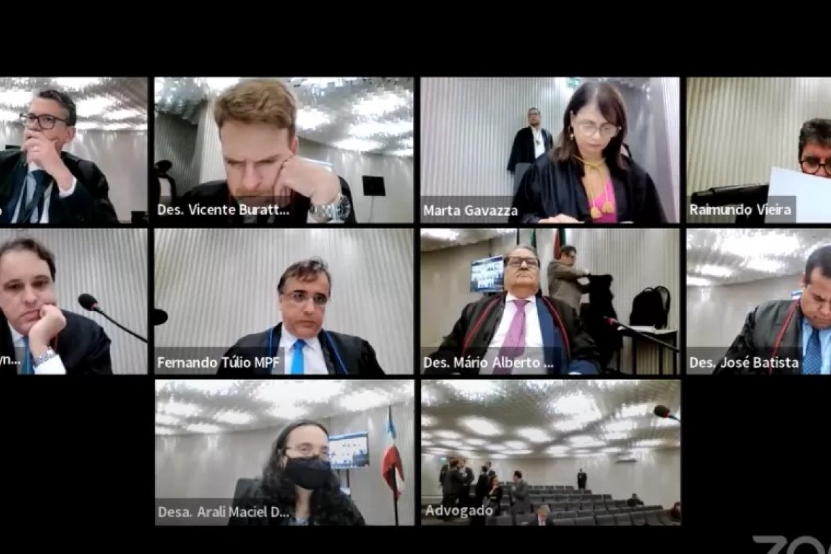 Vídeo: presidente do TRE-BA manda desembargador retirar de pátio carro com adesivo de ACM Neto