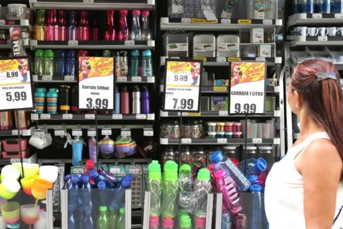 Confiança de serviços avança 1 ponto em setembro, diz FGV