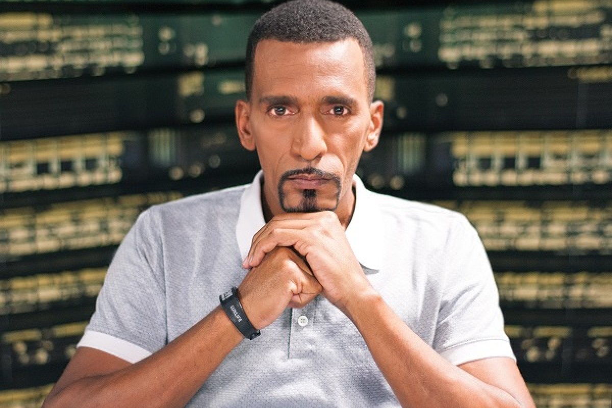 Empreendedor que viralizou vídeo em que ensinava como lucrar vendendo água no Rio volta a Salvador