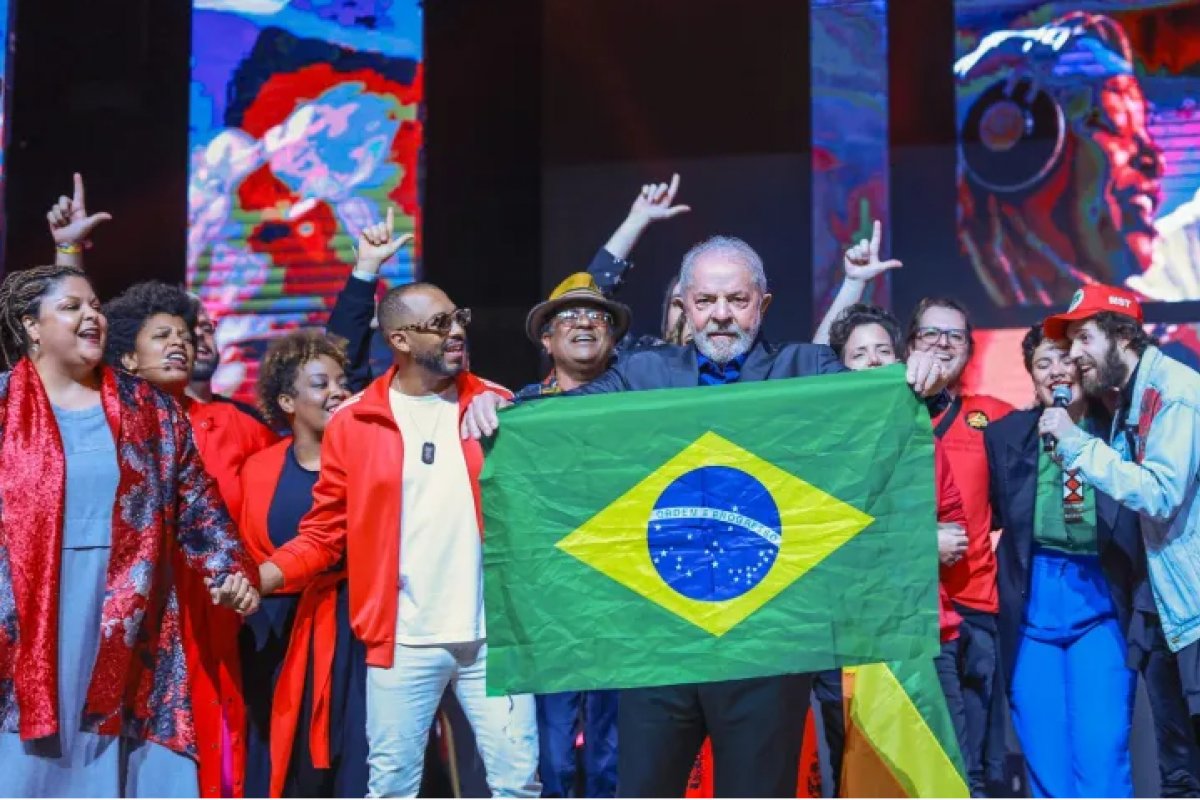 PT deve retirar trechos de live de Lula com artistas da campanha, determina Ministro do TSE